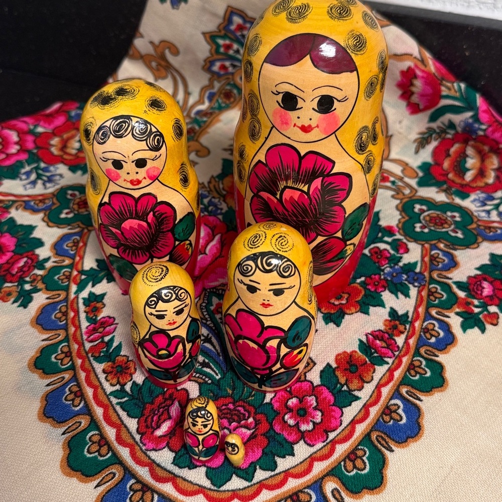 Russian Nesting Dolls Set -6 Vtg 
Babushka-Matryoshka
